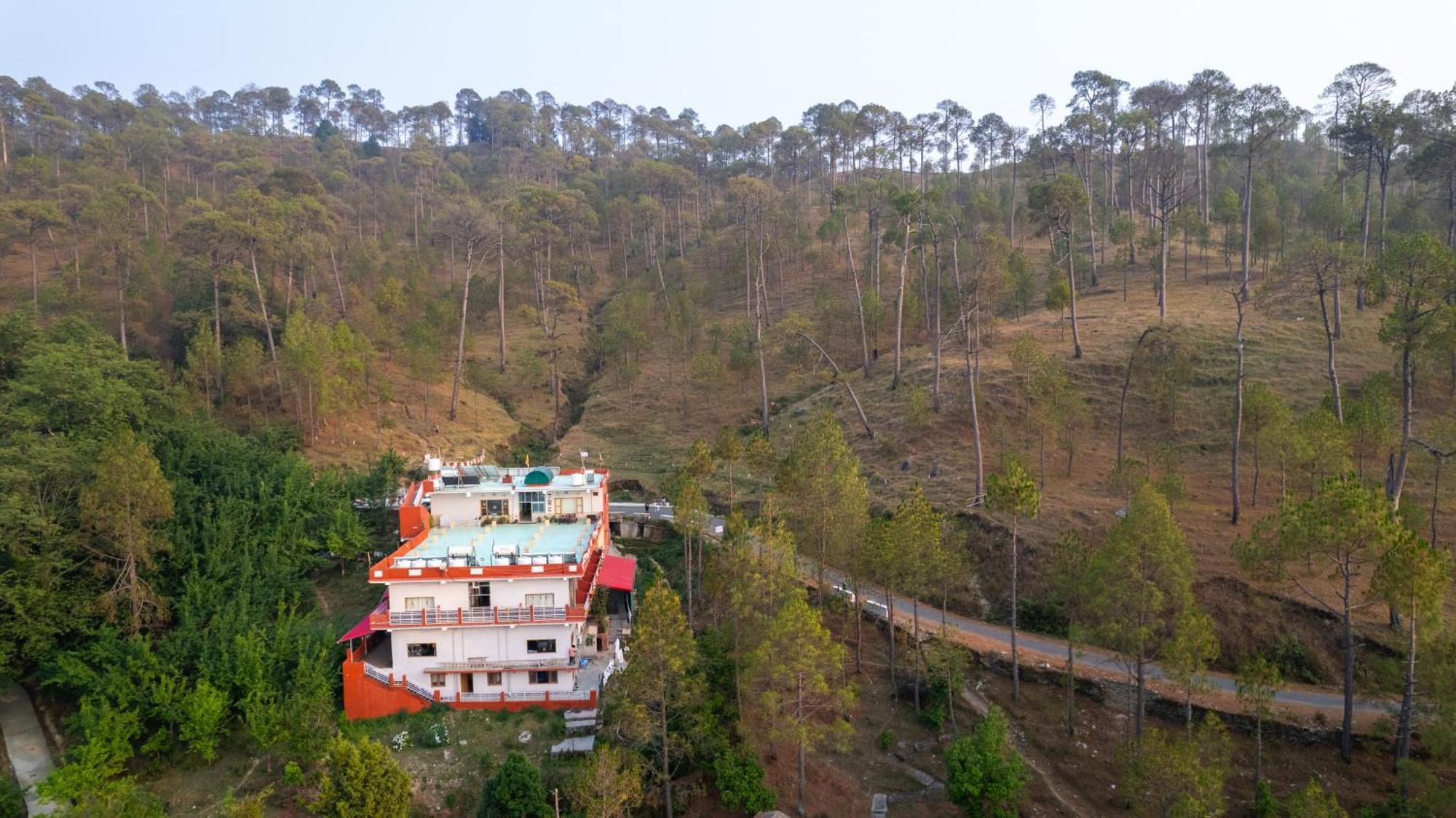 Hotel The Ranikhet Continental Exterior foto